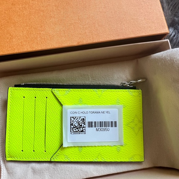 Louis Vuitton Coin Card Holder Wallet
Neon Yellow - Picture 9 of 16
